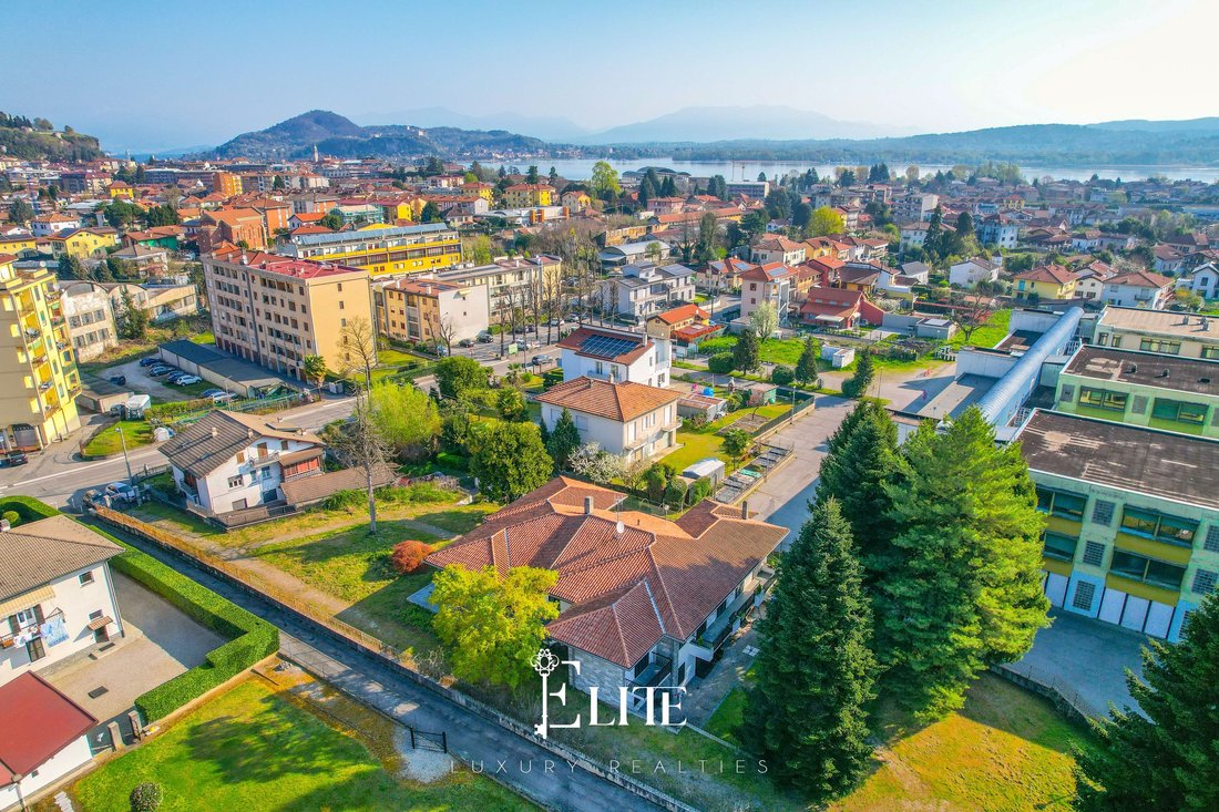 Villa in Arona, Piedmont, Italy 1 - 15642043