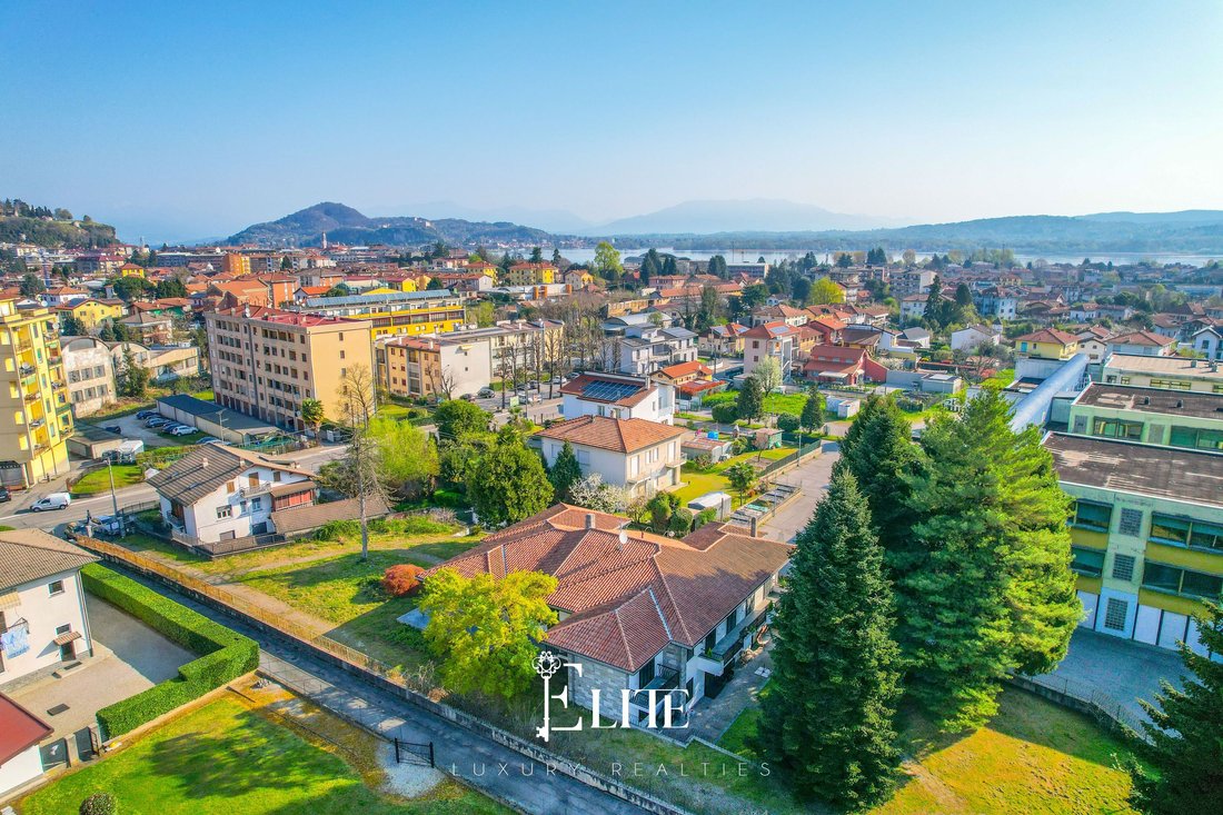 Villa in Arona, Piedmont, Italy 2 - 15642043