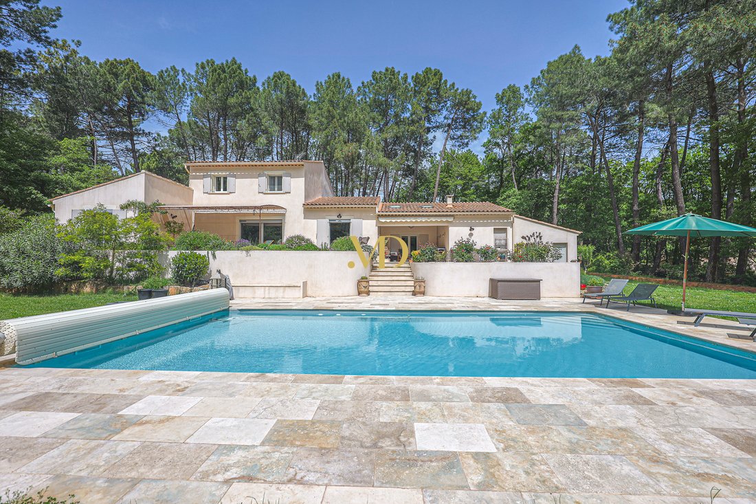 Whispers of Provence: A Secluded Pine-Clad Sanctuary in Roussillon