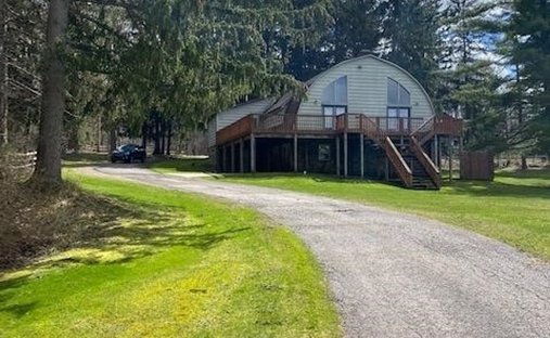 House in Chardon, Ohio, United States 1