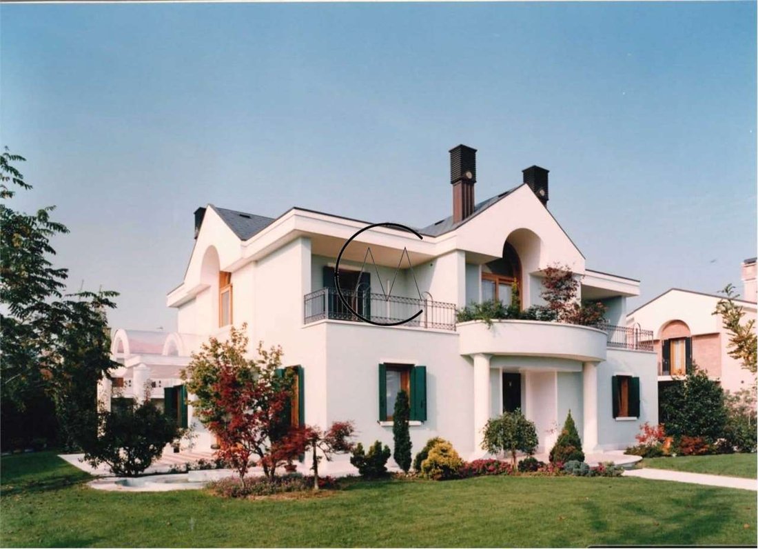 Villa in Silea, Veneto, Italy 1 - 15639267