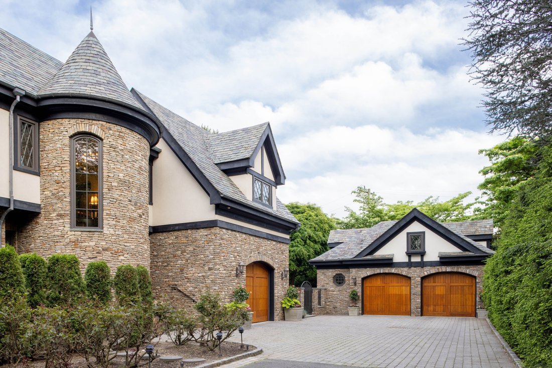 House in Garden City, New York, United States 2 - 15636807