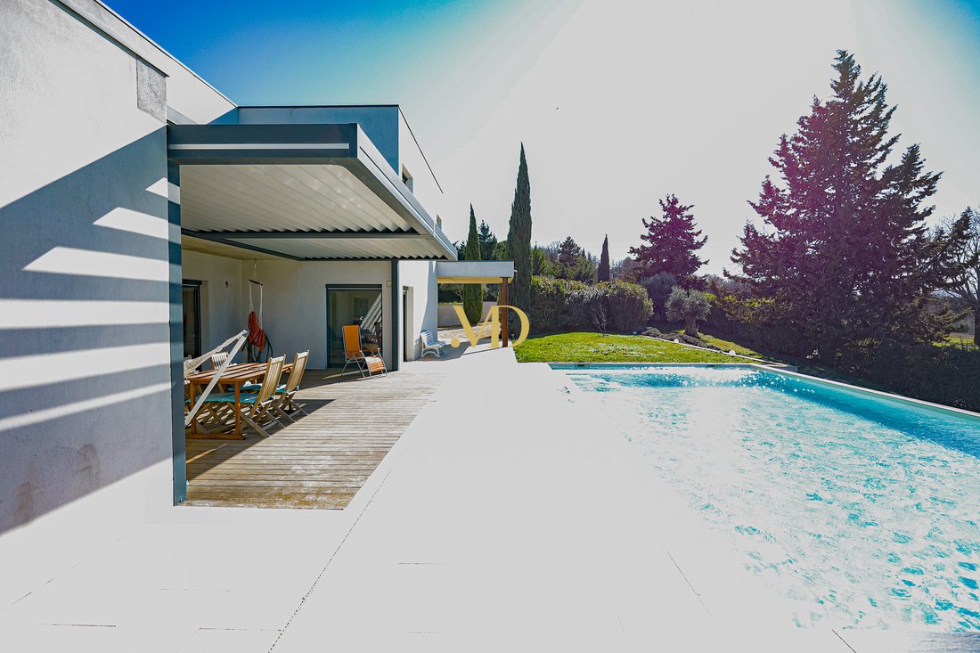 Lumière et Sérénité: A Modern Provençal Masterpiece in Apt’s Golden Hills