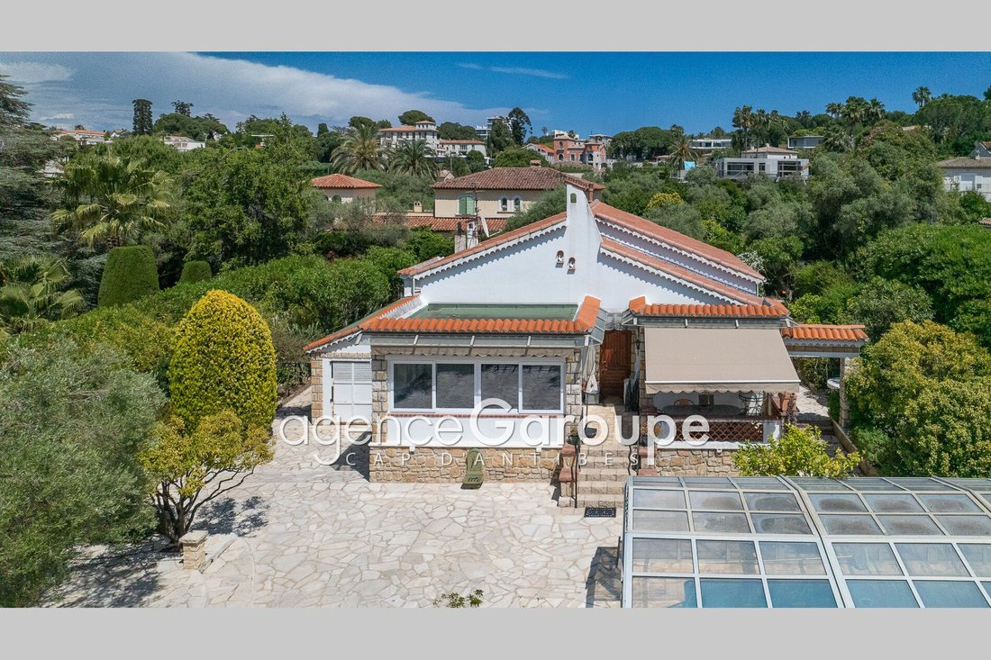 Villa in Antibes, Provence-Alpes-Côte d'Azur, France 2 - 15472421