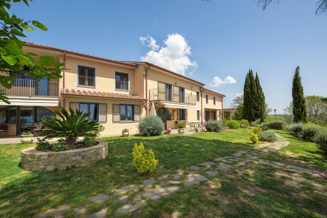 House in Passignano sul Trasimeno, Umbria, Italy 1 - 15638995