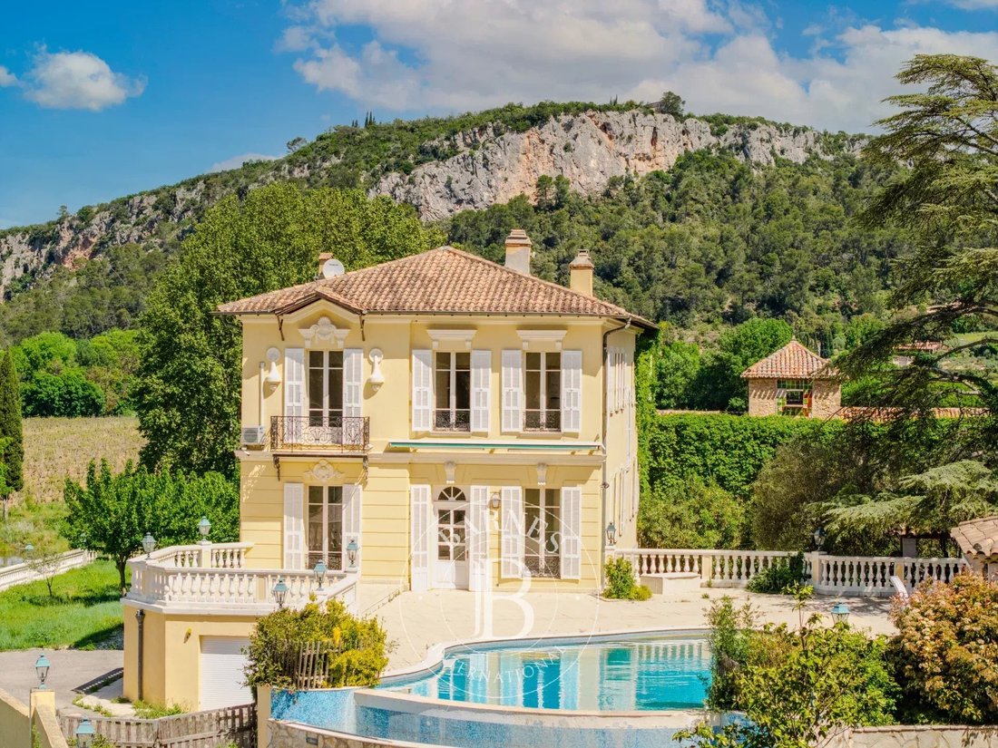 Farm Ranch in Cabasse, Provence-Alpes-Côte d'Azur, France 2 - 15637978
