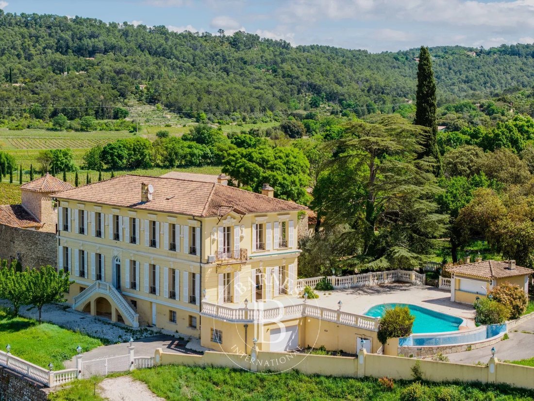 Farm Ranch in Cabasse, Provence-Alpes-Côte d'Azur, France 4 - 15637978