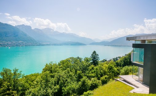 House in Annecy, Auvergne-Rhône-Alpes, France 1