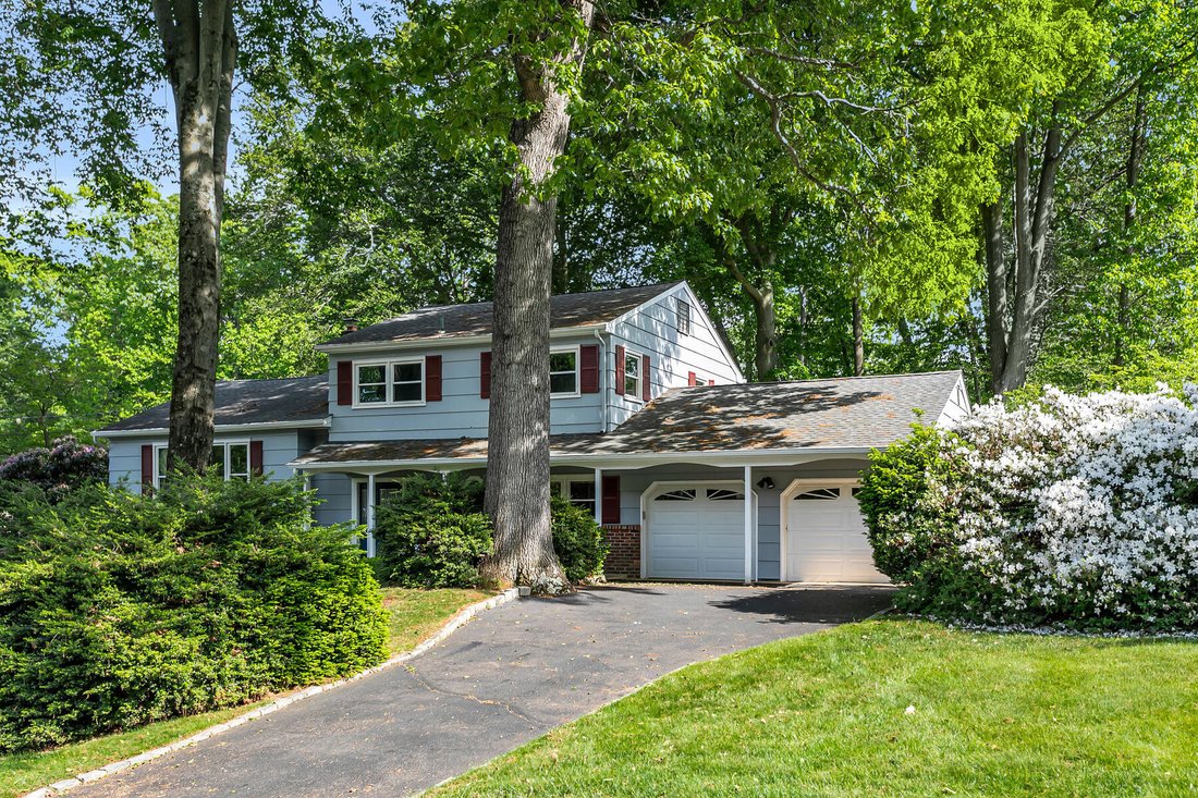 House in Lincroft, New Jersey, United States 3 - 15636814