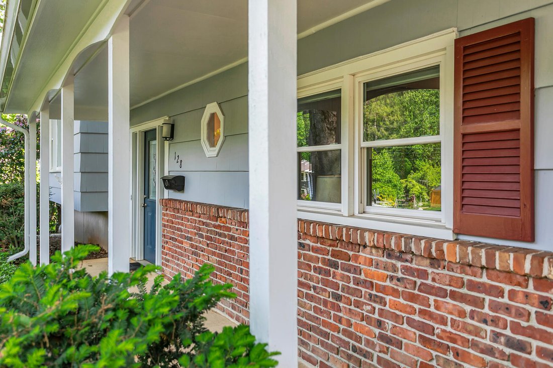 House in Lincroft, New Jersey, United States 4 - 15636814