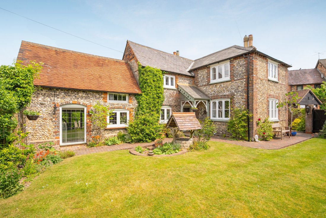 House in Great Kingshill, England 1 - 15639191