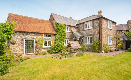 House in Great Kingshill, England 1