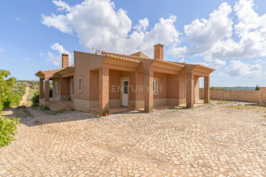 Villa in Praia da Luz, Algarve, Portugal 1 - 15640847