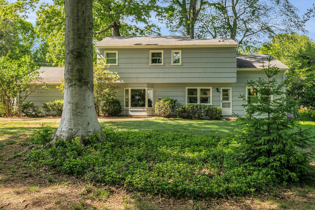 House in Lincroft, New Jersey, United States 2 - 15636814