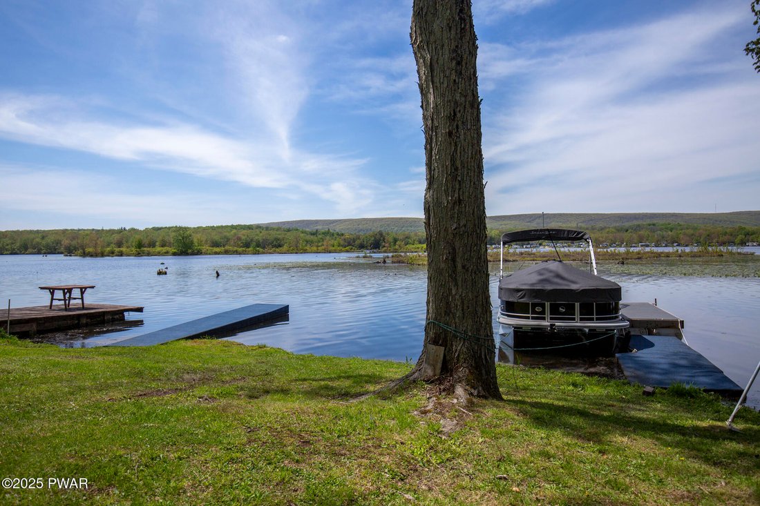 House in Lake Ariel, Pennsylvania, United States 5 - 15641214