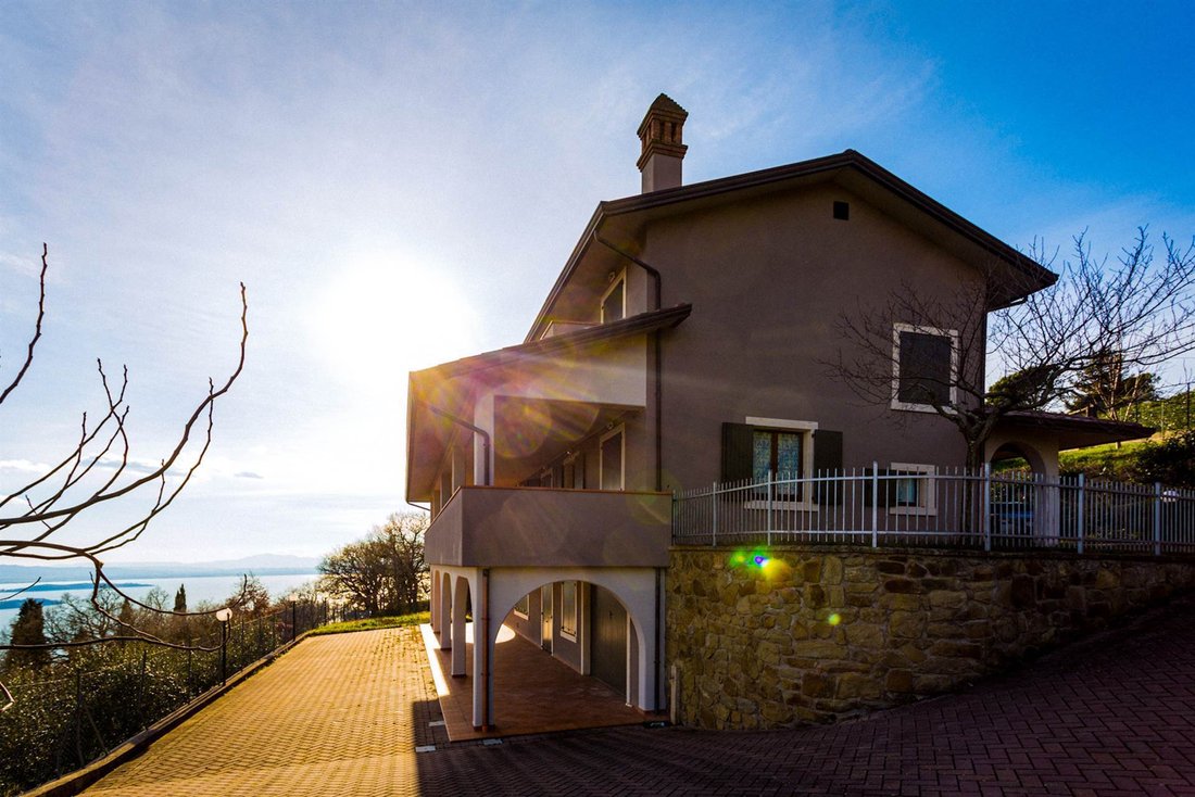 Villa in Passignano sul Trasimeno, Umbria, Italy 2 - 15638994