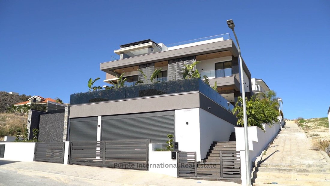 Villa in Agios Athanasios, Limassol, Cyprus 1 - 15640778