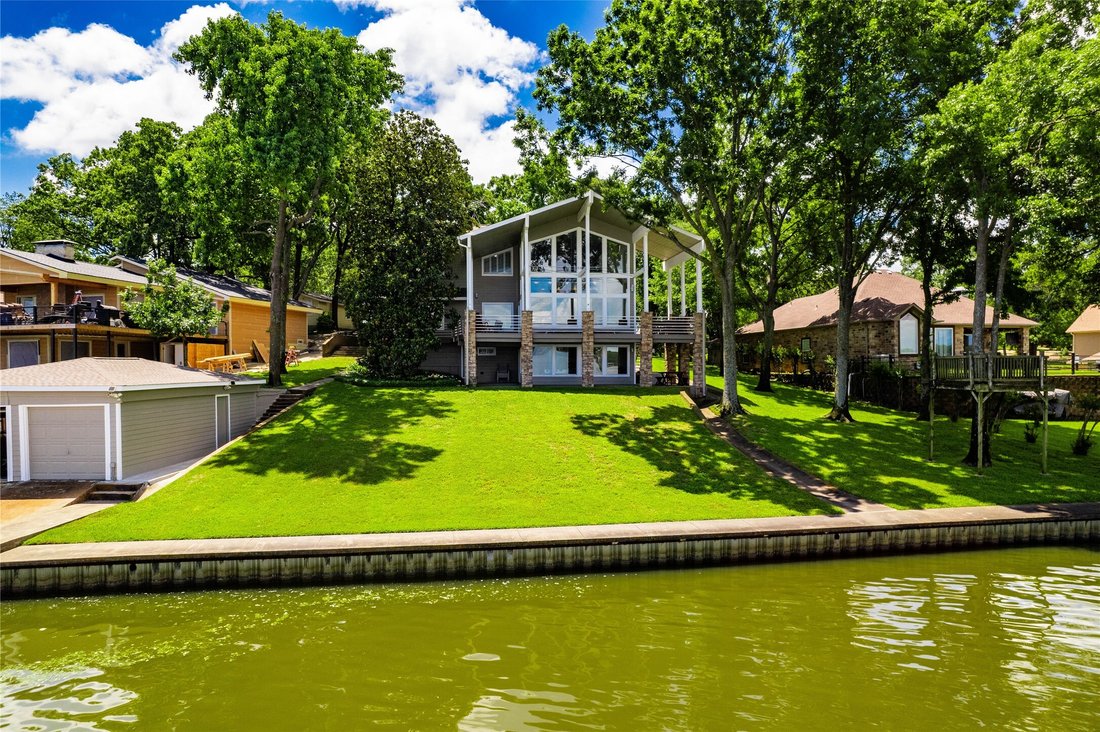 House in Tool, Texas, United States 1 - 15638337