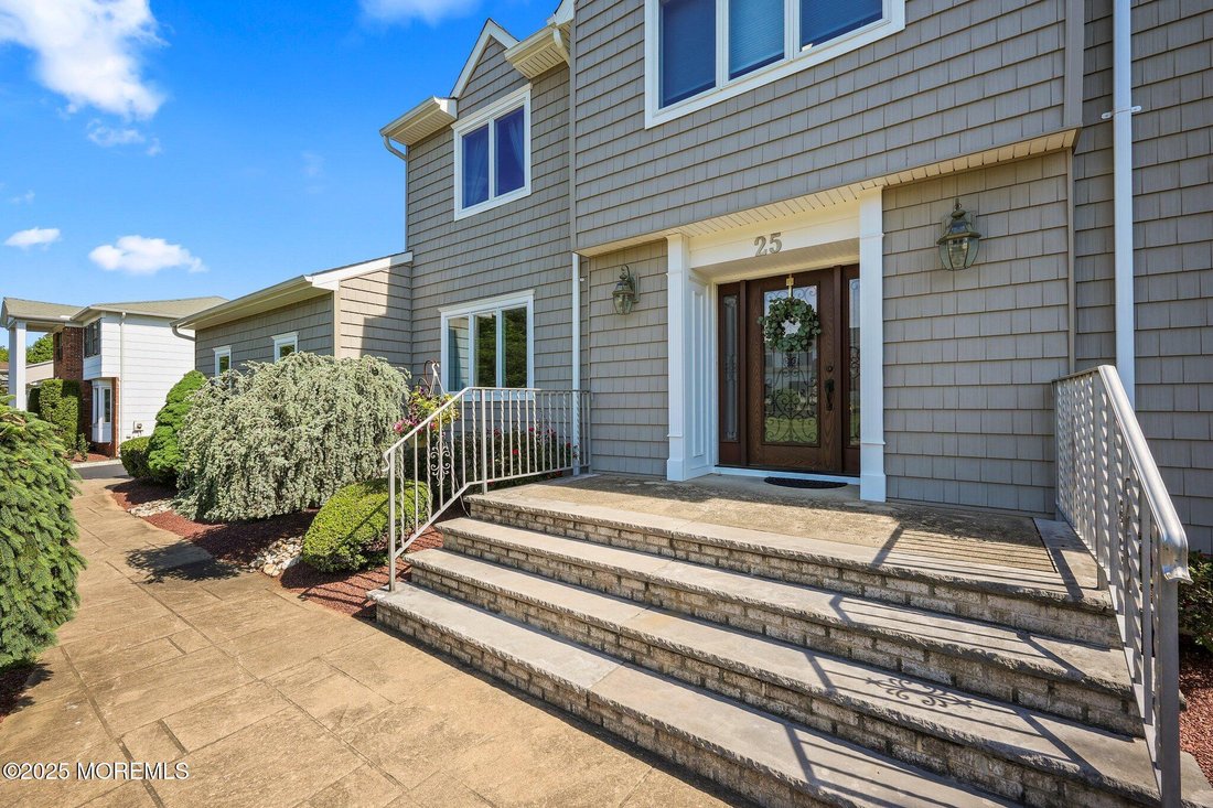 House in Marlboro Township, New Jersey, United States 5 - 15636790
