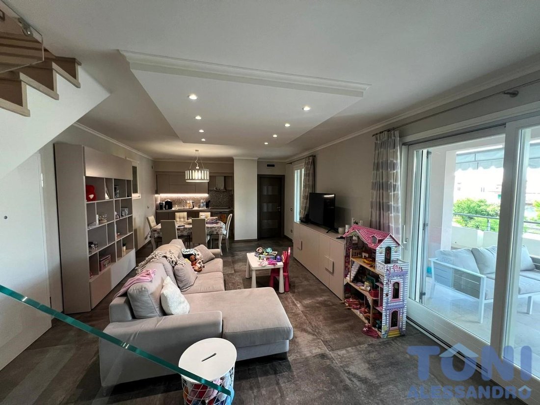 Penthouse in Ponzano-Carraia, Empoli, Tuscany 1 - 15639218