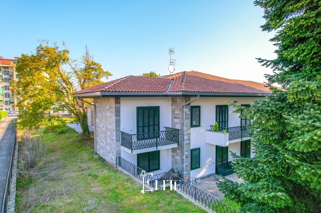 Villa in Arona, Piedmont, Italy 5 - 15642043