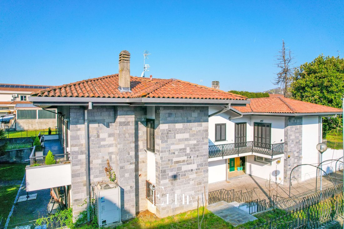 Villa in Arona, Piedmont, Italy 4 - 15642043