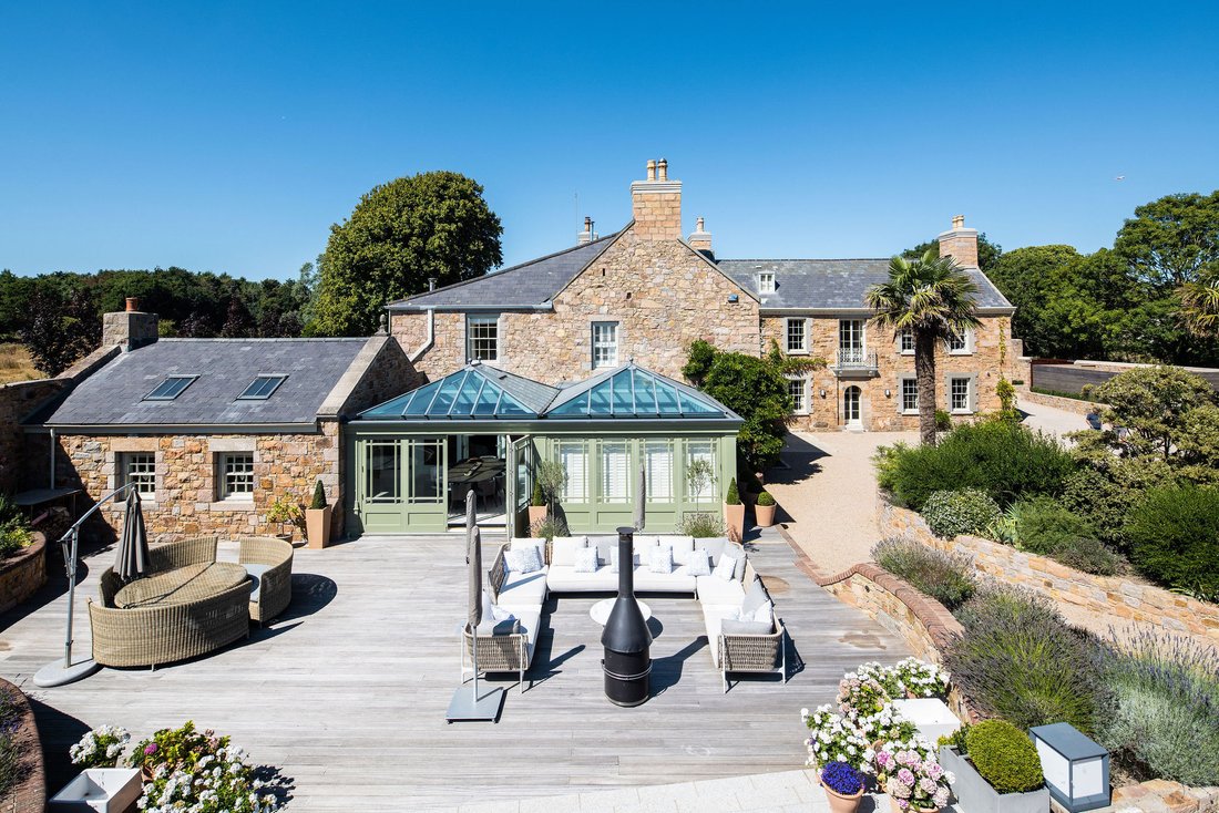 Villa in Jersey, Jersey 1 - 15642048