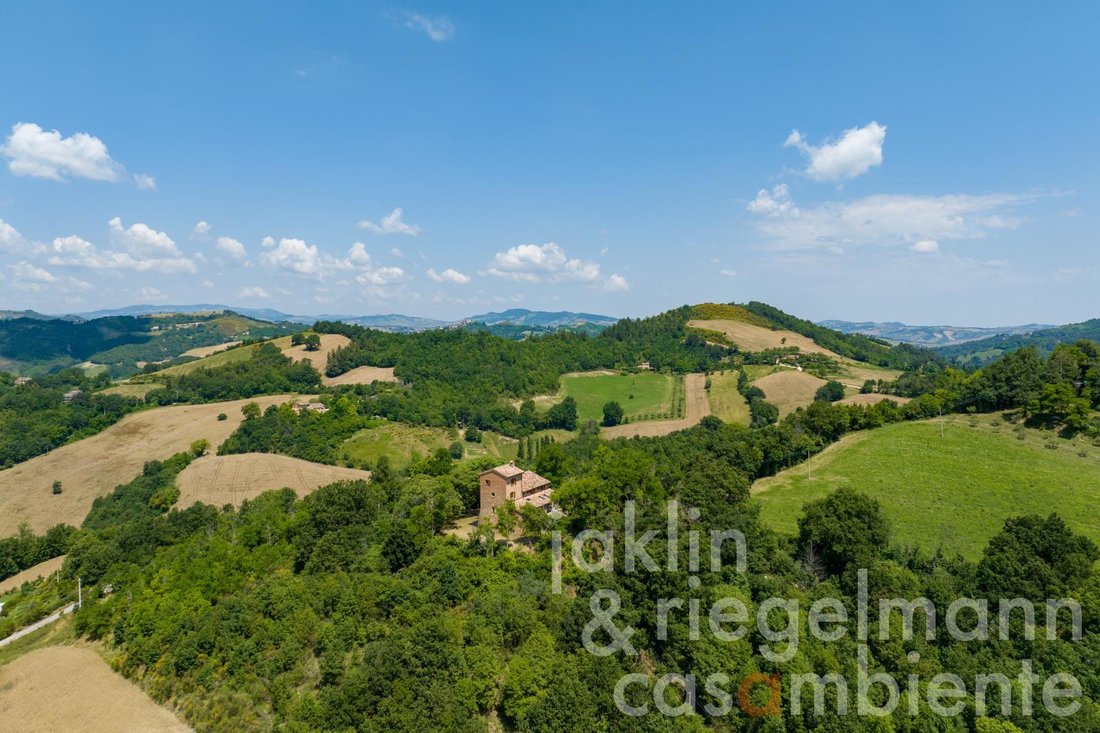 House in Historic Center, Urbino, Marche 2 - 15642370