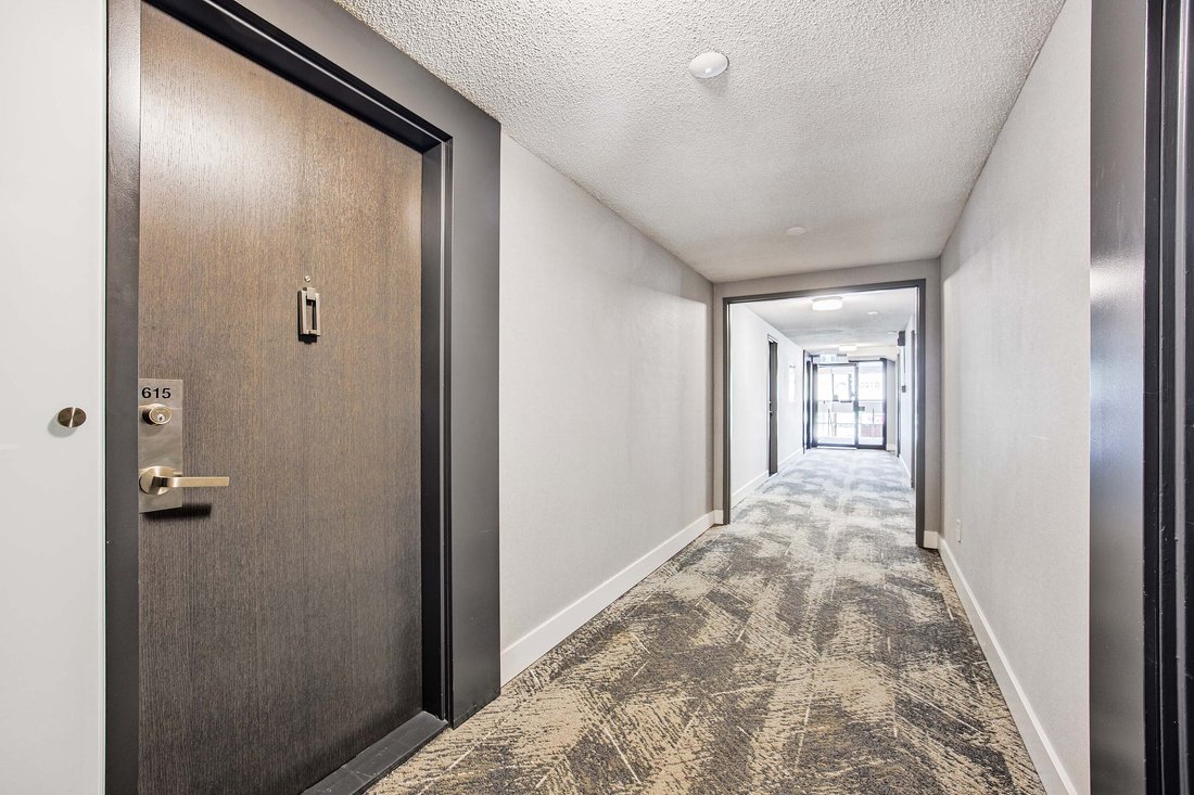 Condo in Toronto, Ontario, Canada 4 - 15648031