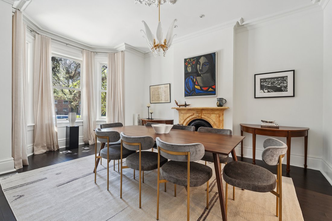 House in Toronto, Ontario, Canada 4 - 15647997