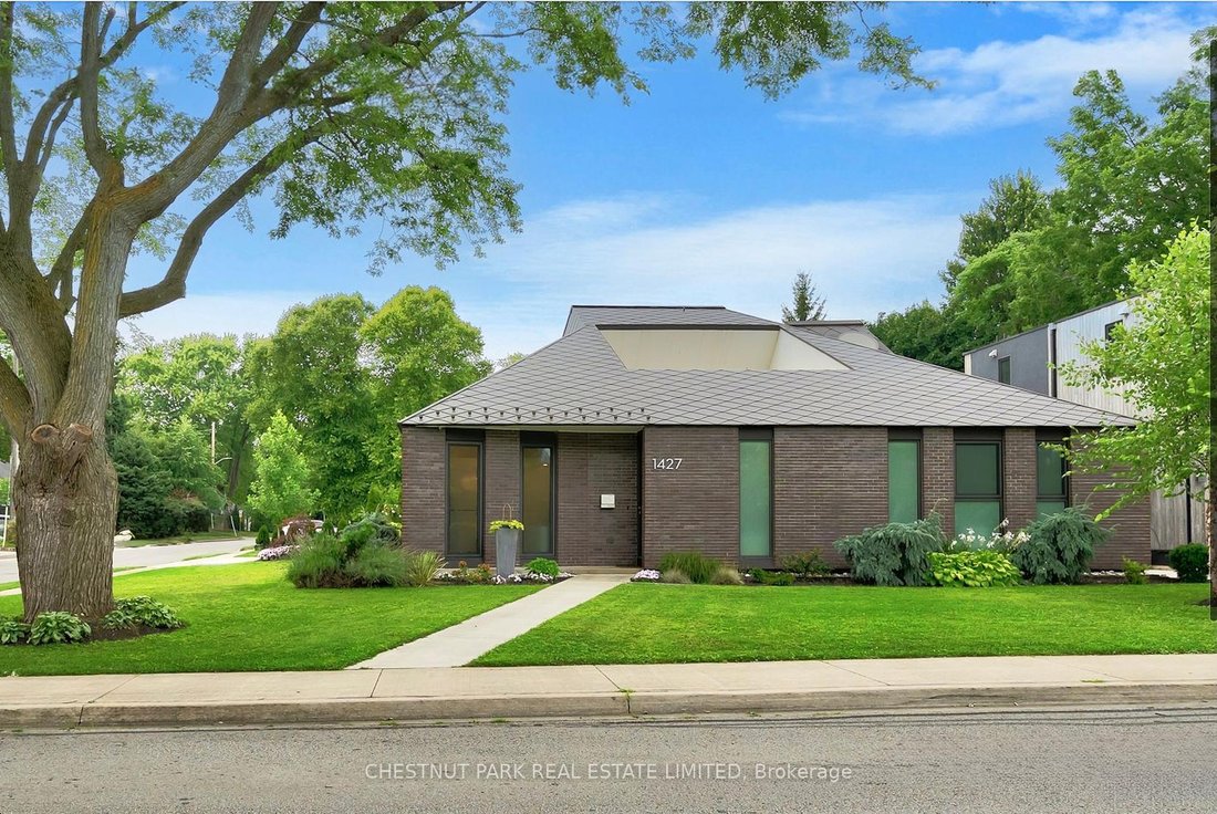 House in Burlington, Ontario, Canada 1 - 15483030