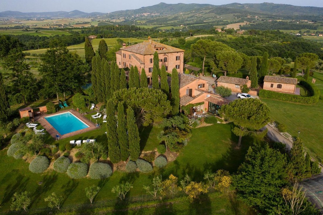 Castiglione del Lago, Umbria, Italy 1 - 15649370