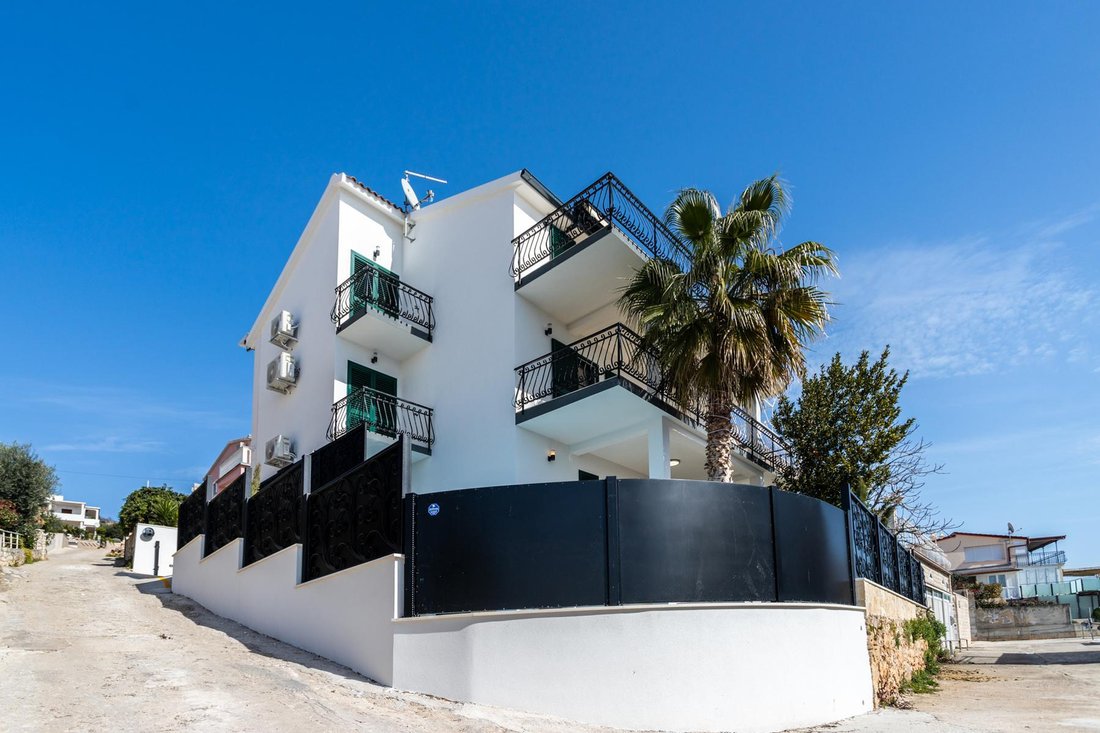 Villa in Okrug Gornji, Split-Dalmatia County, Croatia 2 - 15322291