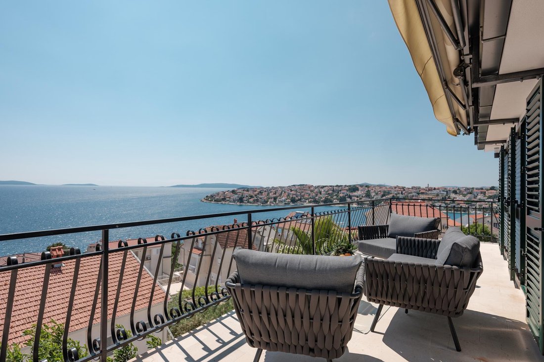 Villa in Okrug Gornji, Split-Dalmatia County, Croatia 1 - 15322291