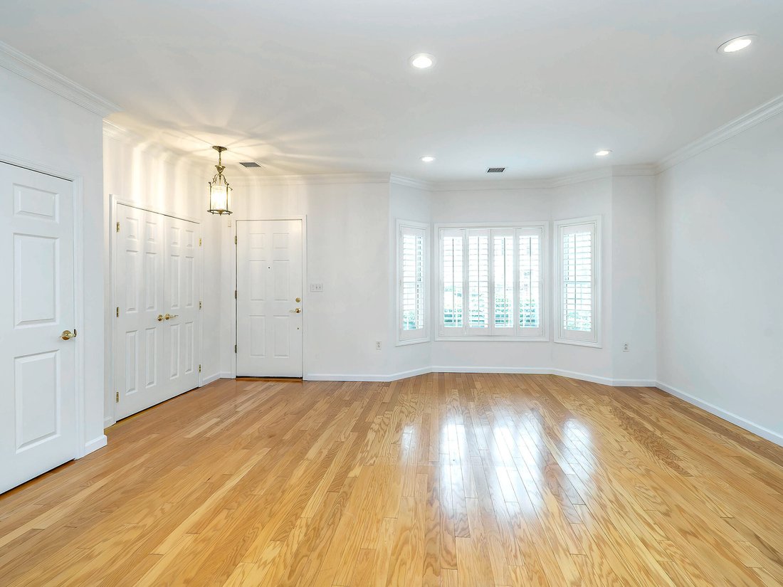 Condo in Port Washington, New York, United States 4 - 15648018