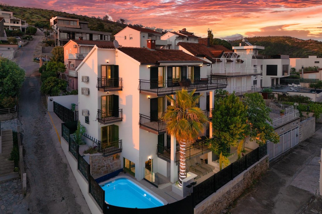 Villa in Okrug Gornji, Split-Dalmatia County, Croatia 1 - 15322291