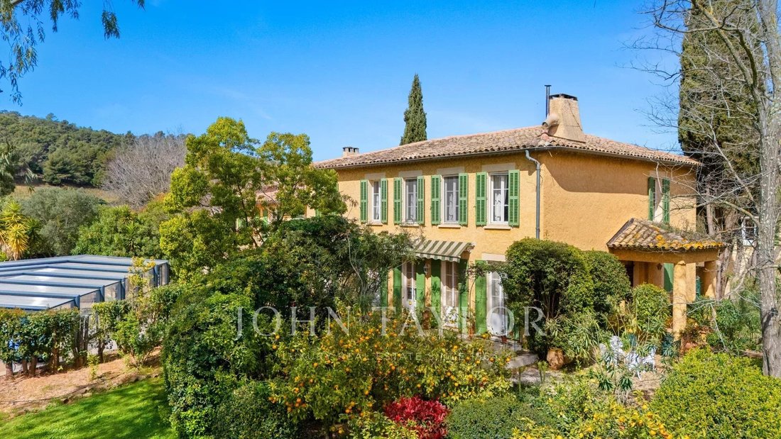 House in La Londe-les-Maures, Provence-Alpes-Côte d'Azur, France 2 - 15643733