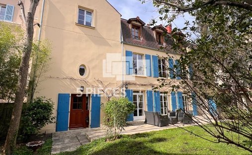 House in Centre Ville, Rueil-Malmaison, France 1