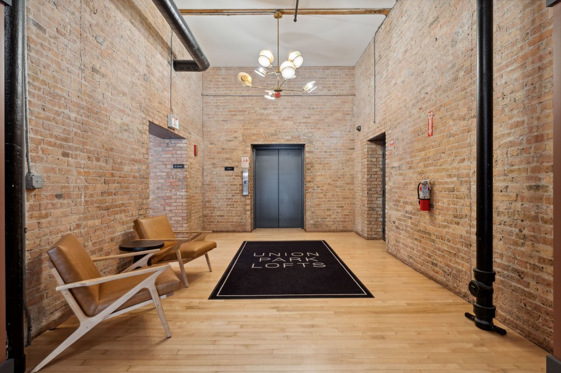 Curated visual reference: Fresh Look at Penthouse Loft In Chicago Illinois United States For Sale 15648029