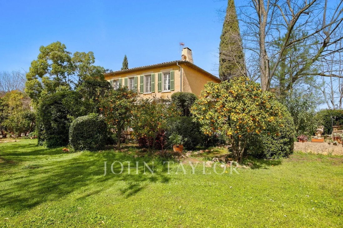 House in La Londe-les-Maures, Provence-Alpes-Côte d'Azur, France 1 - 15643733