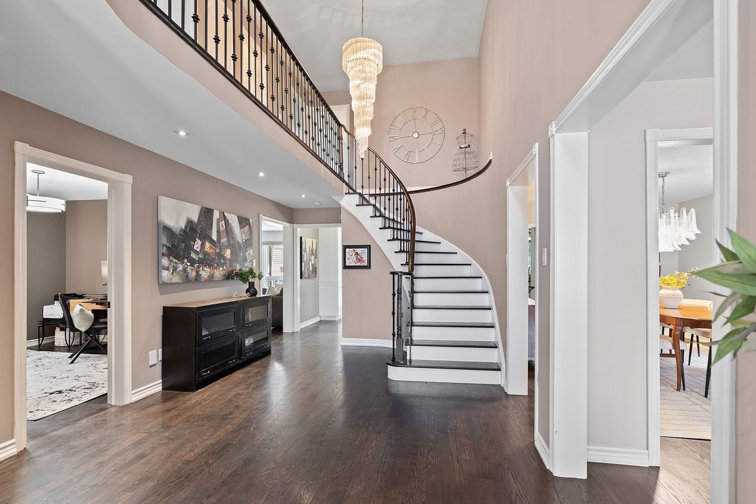 House in Vaughan, Ontario, Canada 2 - 15644095
