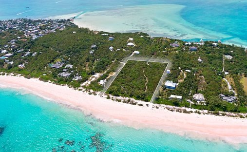 Land in Dunmore Town, Harbour Island, Bahamas 1