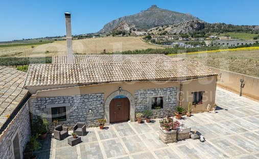 Villa in Valderice, Sicily, Italy 1