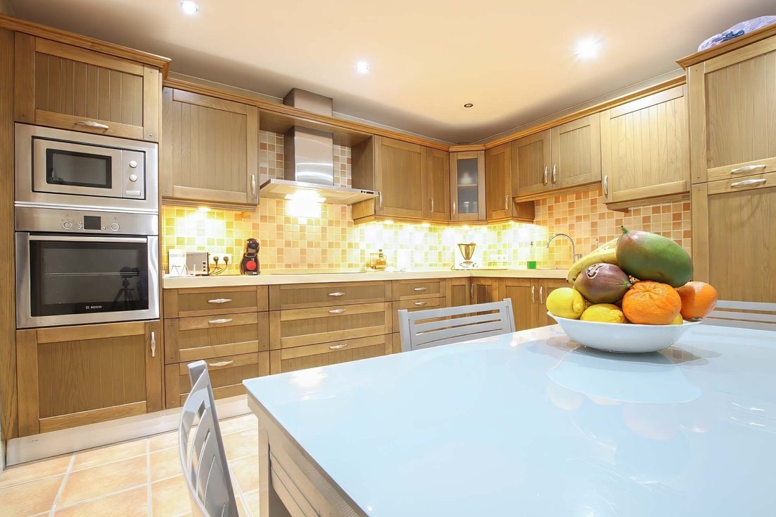Apartment in Puerto Banus, Marbella, Spain 5 - 15644928