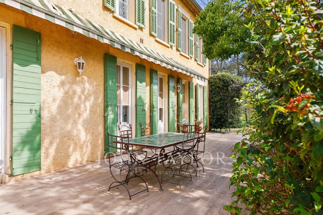 House in La Londe-les-Maures, Provence-Alpes-Côte d'Azur, France 3 - 15643733