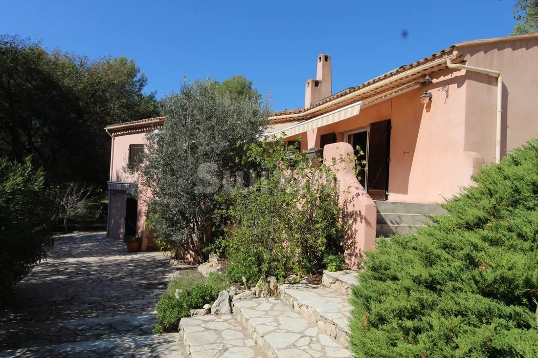 House in Bagnols-en-Forêt, Provence-Alpes-Côte d'Azur, France 4 - 14043462