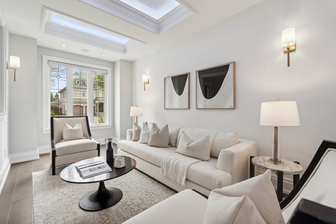 House in Toronto, Ontario, Canada 4 - 15643522