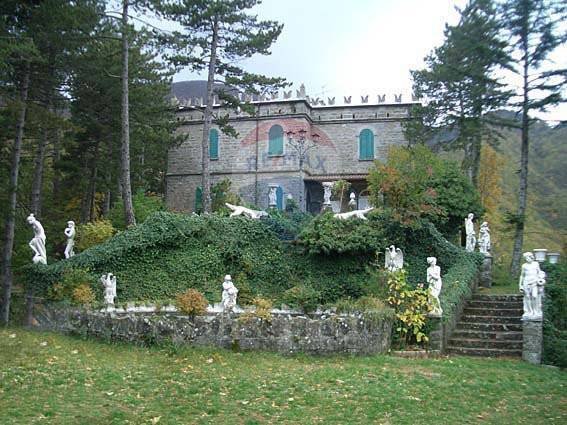 Whispers of the 13th Century: A Mountain-Enthroned Castle Awaits in Emilia-Romagna’s Emerald Wilds