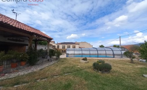 Villa en Torrecaballeros, Castilla y León, España 1