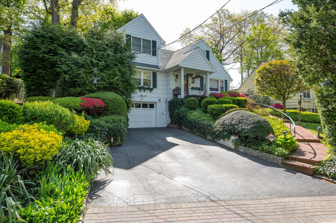 House in Port Washington, New York, United States 1 - 15644089